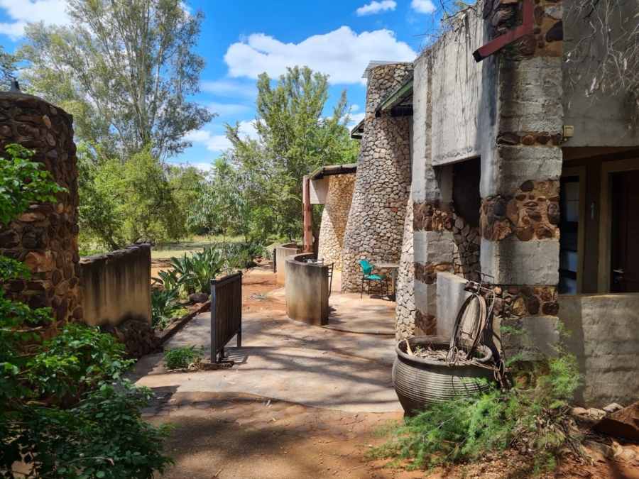 Commercial Property for Sale in Remhoogte AH North West